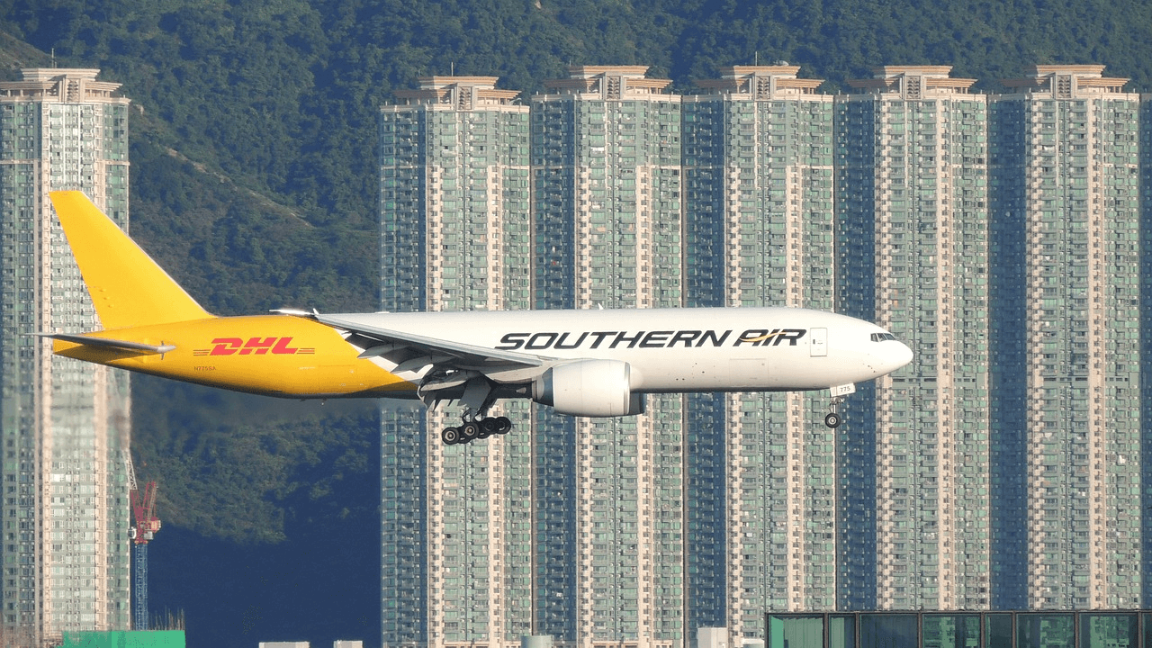 DHL vs. UPS, Which Courier is Best For E-Commerce?